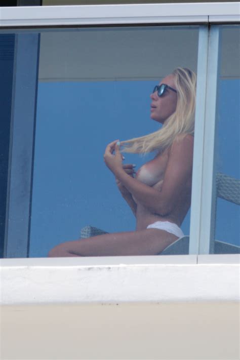 laura cremaschi topless cameltoe on a balcony 09 celebrity