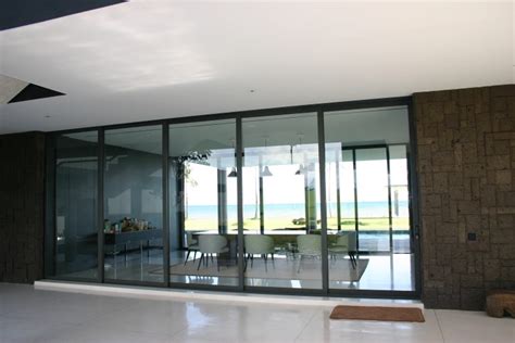 jendela aluminium minimalis  rumah modern