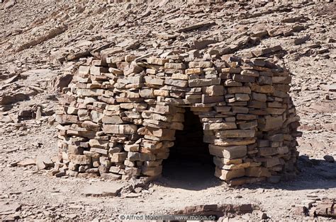 photo  beehive stone tomb al ayn oman