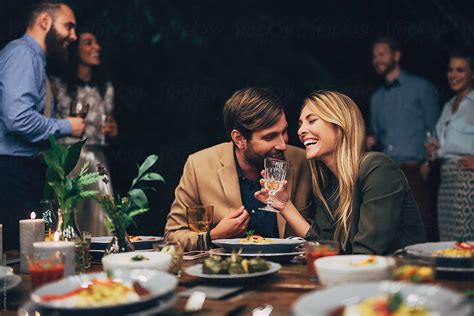 «couple Having Fun At The Dinner Party Del Colaborador De Stocksy