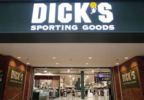 dick s sporting goods will stop selling guns at 440 more stores