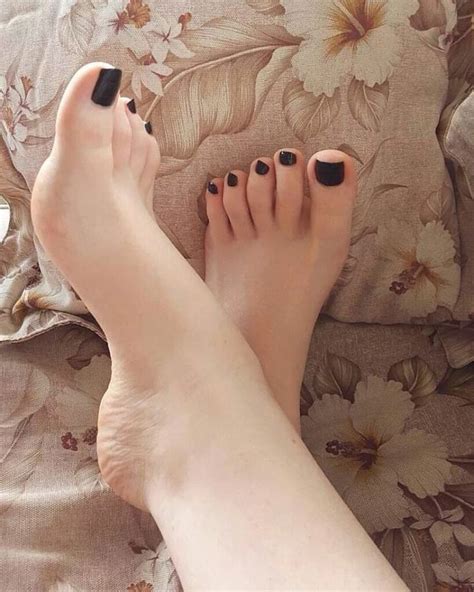 Black Nail Polish Toes Feet Nails Beautiful Toes Black Toe Nails