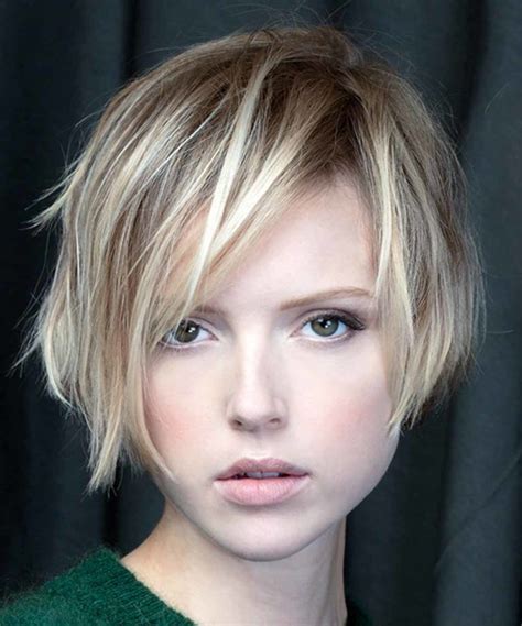 Un caschetto scalato è un taglio di capelli bob che viene tagliato in strati di diverse lunghezze. Tagli capelli Corti inverno 2021: tendenze in 120 foto