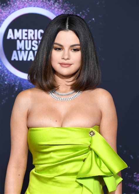 Selena Gomez Sexy Big Cleavage At 2019 American Music