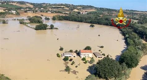 alluvione marche maltempo causa diversi morti  dispersi le news