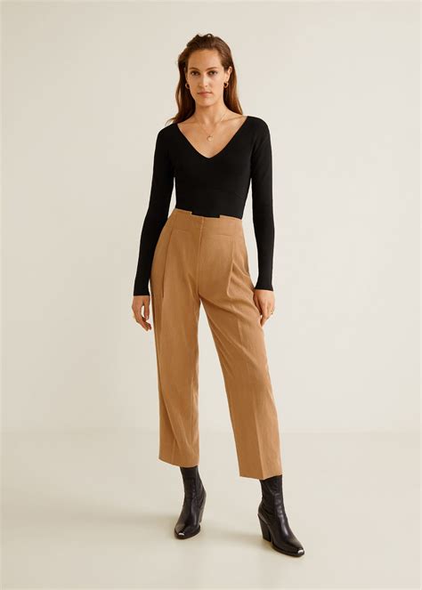 heres   wear  brown pants   chic outfits