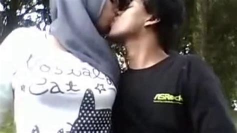 Indonesia Cewek Jilbab Ciuman Sama Pacar Porn Videos