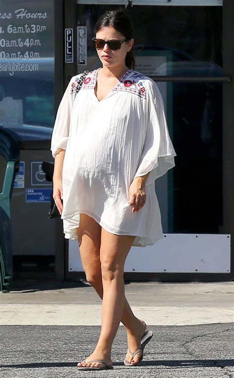 Easy Breezy From Rachel Bilsons Pregnancy Style E News