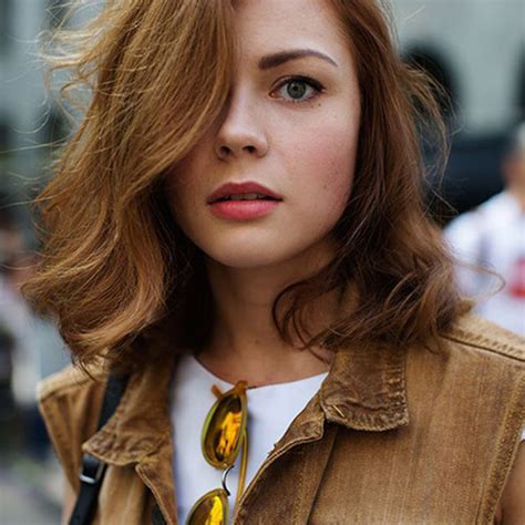 Non ti sarà difficile trovare il taglio di capelli perfetto per te: Viso ovale: le migliori pettinature | Tagli per capelli di media