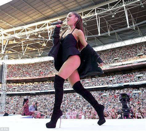 Ariana Grande Slams Rumours Of Romance With Niall Horan Daily Mail Online