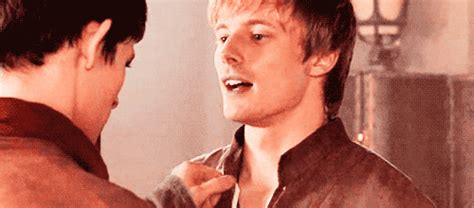 arthur pendragon merlin find and share on giphy