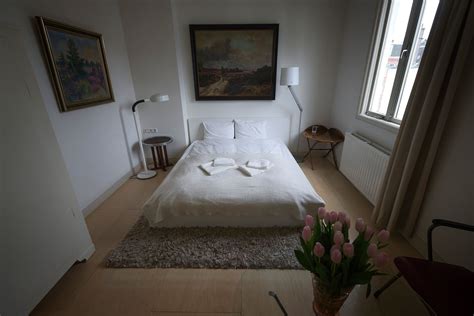 amsterdam voert vergunningen  voor airbnb verhuur nrc