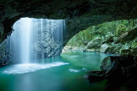 crazy beautiful waterfall cave  crazy beautiful queensland australia oc