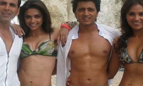 Housefull Nude Pics Page 1