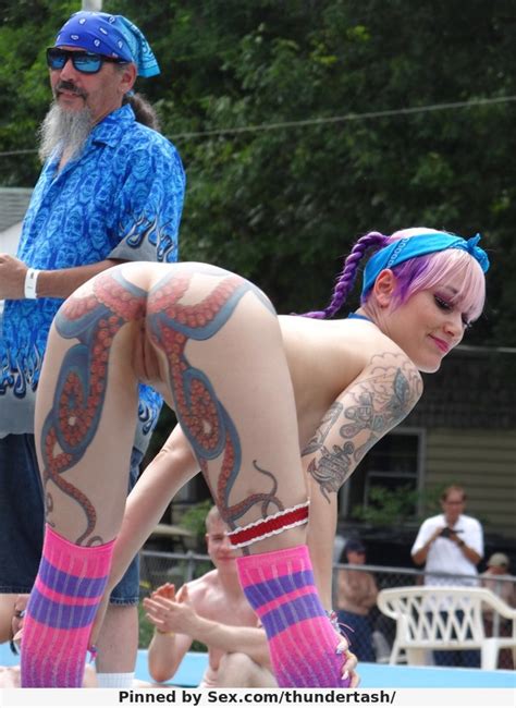 fotos xxx de chicas tatuadas puta con el mejor culo con tattoo en