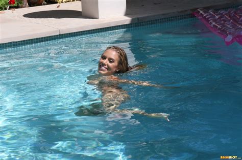 Nicole Aniston Floating On Polka Dot Raft Glam Babes Blog