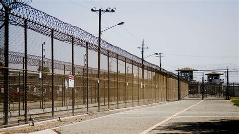 federal judges weigh mass release  california prisoners