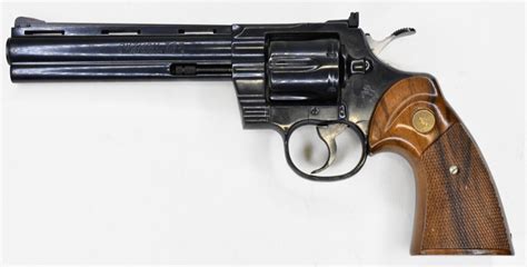 lot colt python  magnum revolver