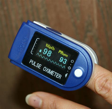 digital fingertip pulse oximeter high accuracy reading   bpm spo monitor econosuperstore