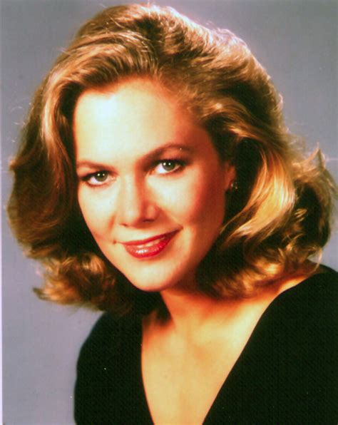 classify american actress kathleen turner