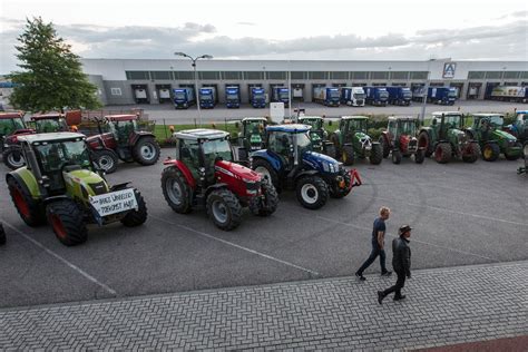 opnieuw boerenprotesten vanwege stikstofregels en te lage inkoopprijzen supermarkten nrc