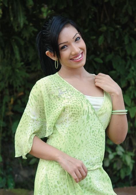 sri lankan models and actress nehara peries