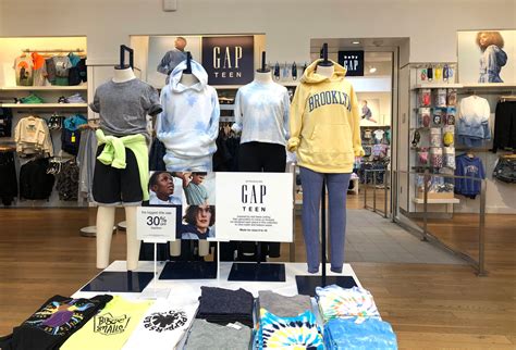gap sees its post pandemic future outside of malls the new york times