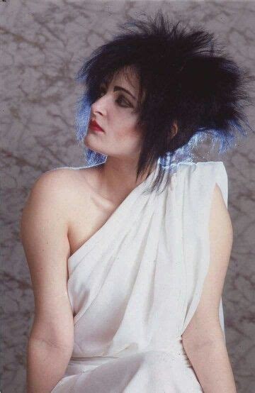 Pin By Enospi On Beauty Women In Music Siouxsie Sioux Goth Music