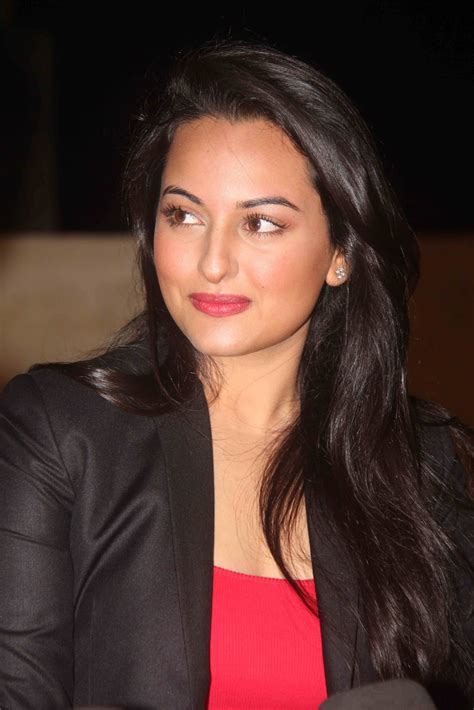 high quality bollywood celebrity pictures sonakshi sinha showcasing
