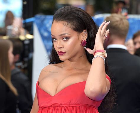 Forbes Names Rihanna As World S Richest Female Musician Def Pen
