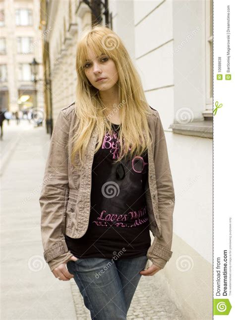 blonde mooie tiener stock foto afbeelding bestaande uit