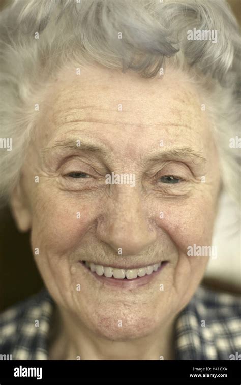 senior happy smile portrait curled women s portrait woman 70 80