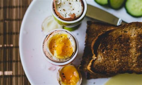 waarom je boter  je hardgekookte eieren zou moeten smeren