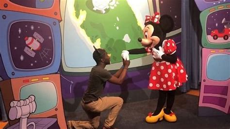 Someone Proposed To Minnie Mouse And Mickey Was Pretty Pissed Her Ie