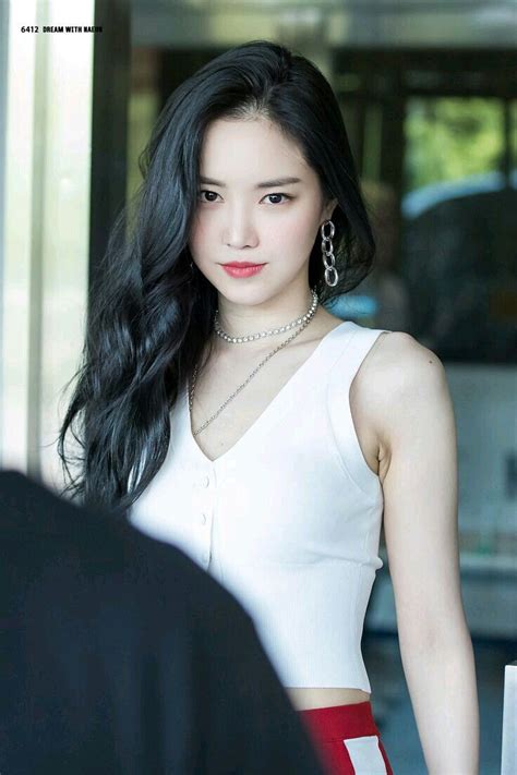 apinks son naeun releases statement   contract  play