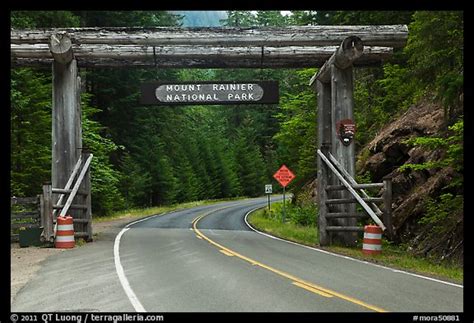 picturephoto park entrance gate mount rainier national park