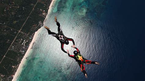 men sport parachutes jumping adrenaline nature sky sea aerial view sky diving helmet