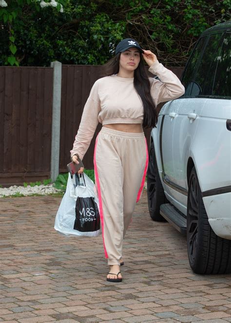 marnie simpson seen arriving home at her house in