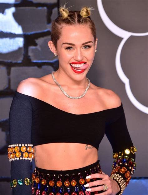 Scandal Cu Sex Tape Un Filmulet Cu Miley Cyrus In