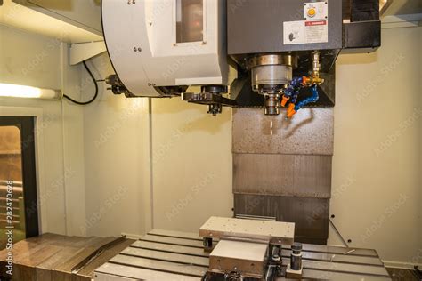 chamber room  vertical cnc milling machine  vertical machining center   reamer