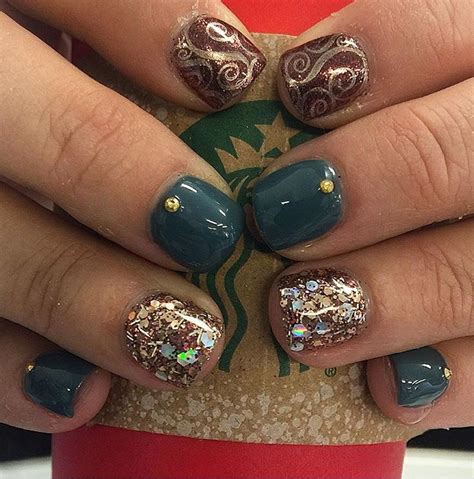 festive holiday nails designed  brandi sunamoto  tulare ca