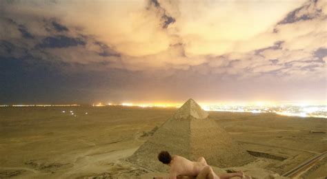 Photo Of Couple Banging On The Great Pyramid Sparks Investigation