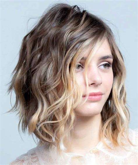 Realizzare fantastici boccoli o capelli perfettamente lisci con una . Tagli capelli mossi 2021 corti, medi, lunghi: Tendenze