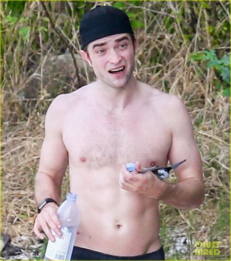 Photo Robert Pattinson Bares Ripped Body While Shirtless In Antigua 18