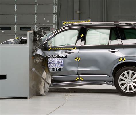 crash test aced 2016 volvo xc90 earns a from iihs art