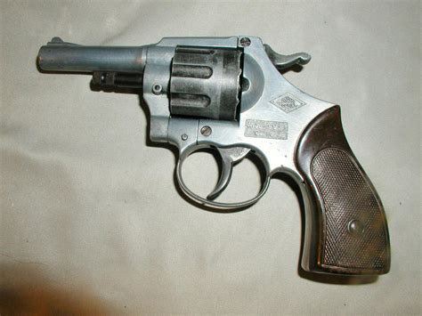 brevettata mondial  blank gun revolver plastic grips  cal