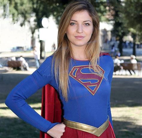 Italian Supergirl Cosplay Ivana Classic Supergirl Pictures Dc Cosplay