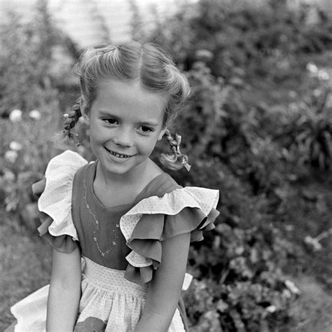 natalie wood rare photographs    star  died  young