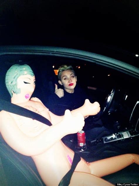 Mileycyrus ‘ Sexdoll Singer Gets Blow Up Doll For
