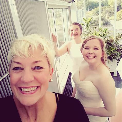 this woman offered to be a stand in mom at same sex weddings and people love it